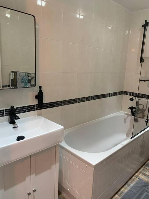 Cosy One Bed Flat Free Parking Apartment Send Luaran gambar
